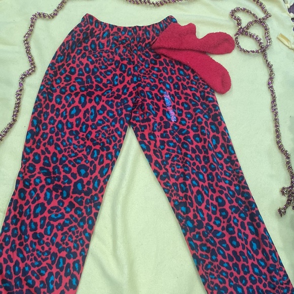 PJ’s ❤️💚 - Picture 2 of 5